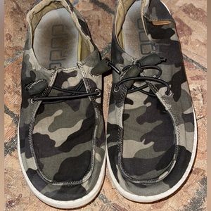 Women size 6 Hey Dudes